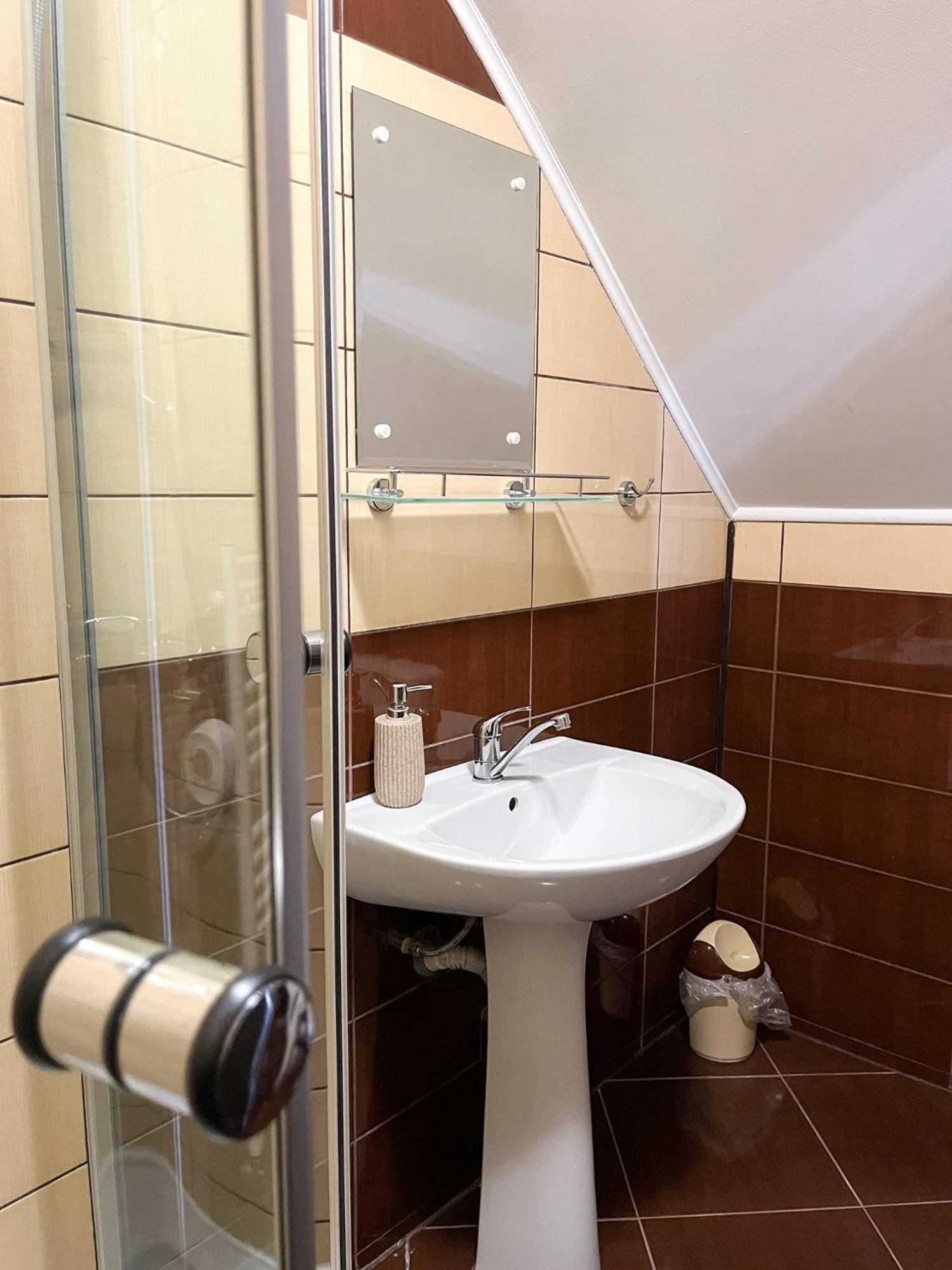 Pensiunea Aliart Zărneşti Esterno foto