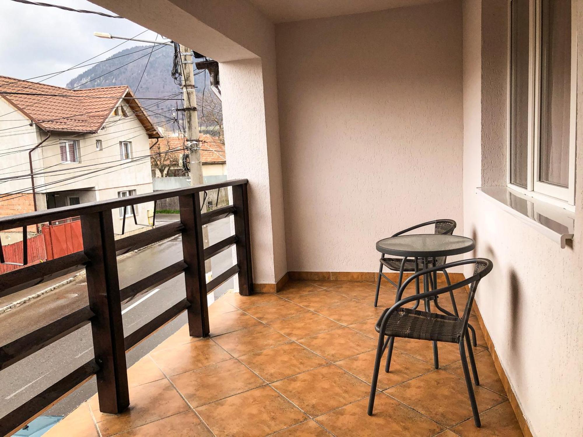 Pensiunea Aliart Zărneşti Esterno foto