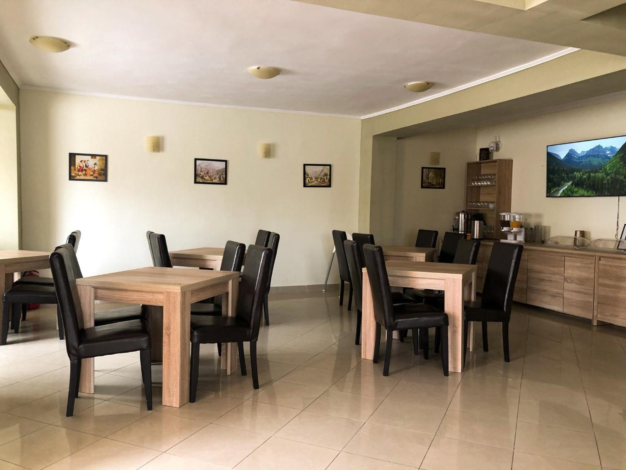 Pensiunea Aliart Zărneşti Esterno foto